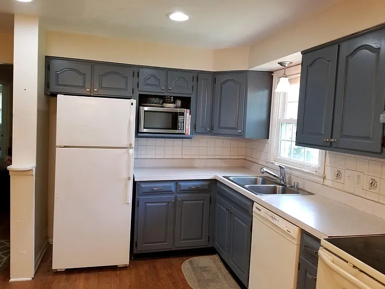 10303 Sunlight Ln — Photo 8