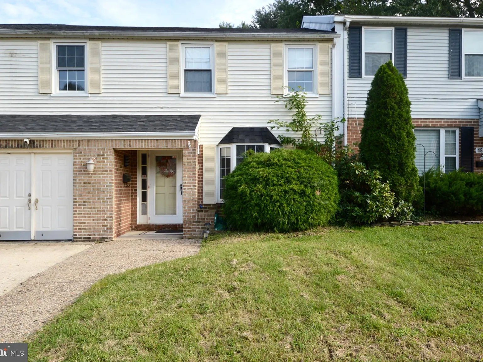 3 bed, 2.5 bath, 2048 sqft, $2,700 — Photo 1