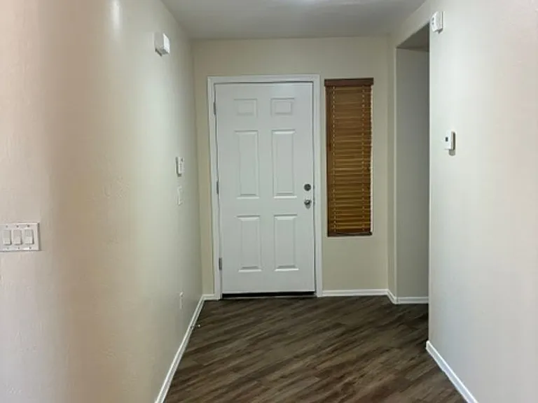 802 S 112th Ave — Photo 10