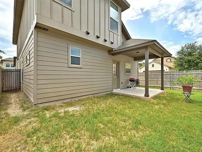 912 Sleepy Dell Ln — Photo 25