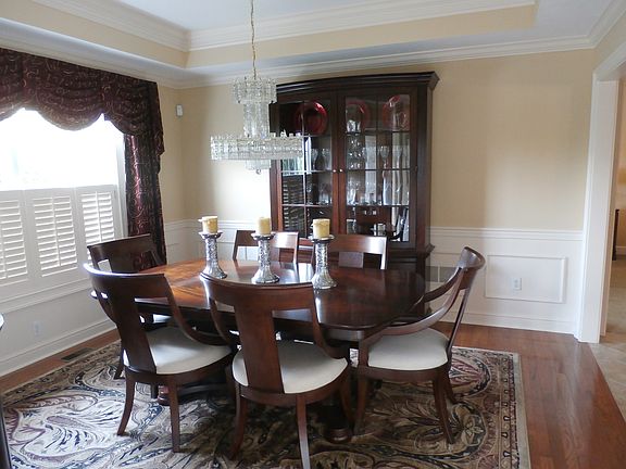 5th image of 1905 Cambridge Dr
