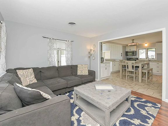 3rd image of 55 Pine Blvd