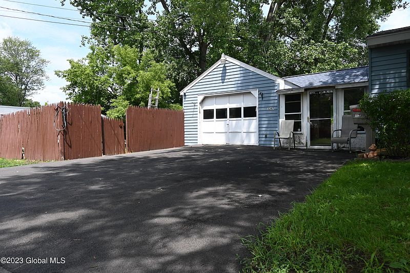 5th image of 3297 Wells Avenue