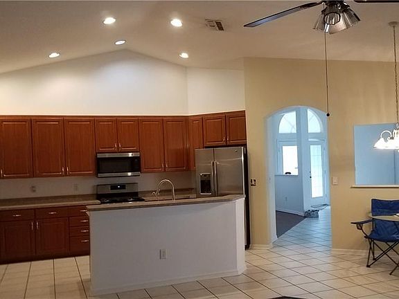 3rd image of 9421 Clover Glen Dr