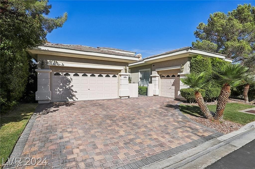 613 Pinnacle Heights Ln