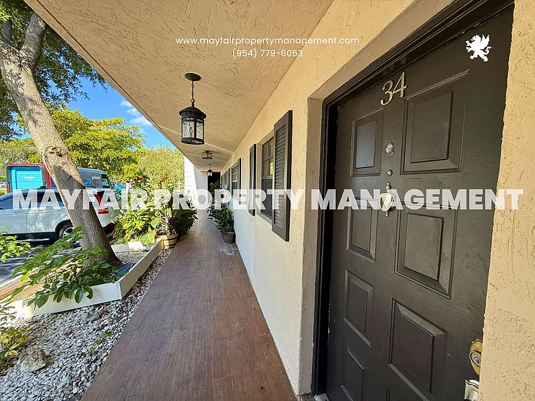 10534 NW 29th Ct — Photo 18