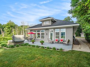 28845 Northern Bluff Dr, Gobles, MI 49055