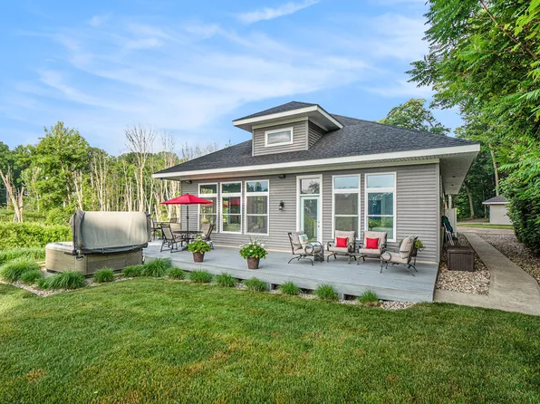 28845 Northern Bluff Dr, Gobles, MI 49055