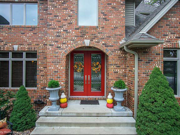 3rd image of 9680 Julia Dr
