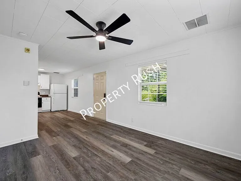 424 Hedgewood Dr — Photo 6