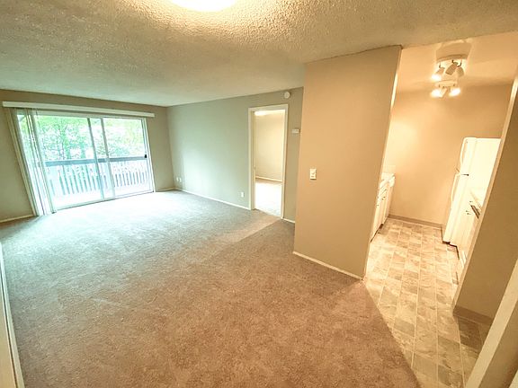 2nd image of 9428 Ravenna Ave NE #202
