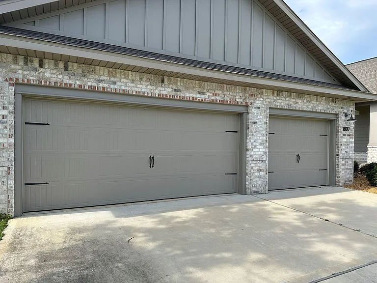 1807 Thunderbolt St — Photo 2
