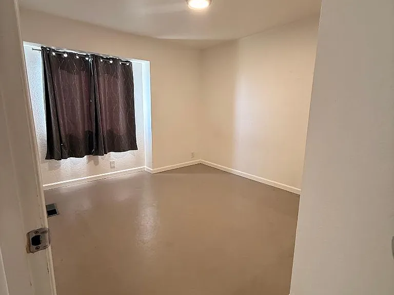 1535 Fischer Ave — Photo 12