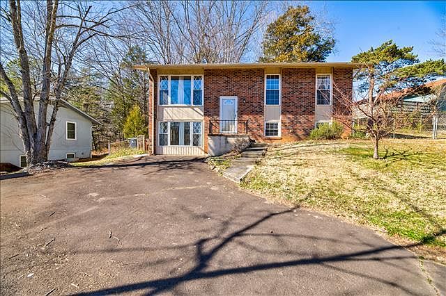 1st image of 5917 Congress Ln