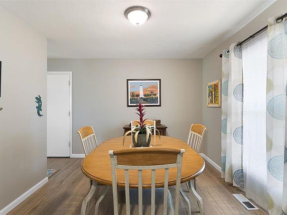 5th image of 660 Meadowgrass Dr