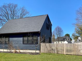 17 Andrews Ave, Falmouth, ME 04105