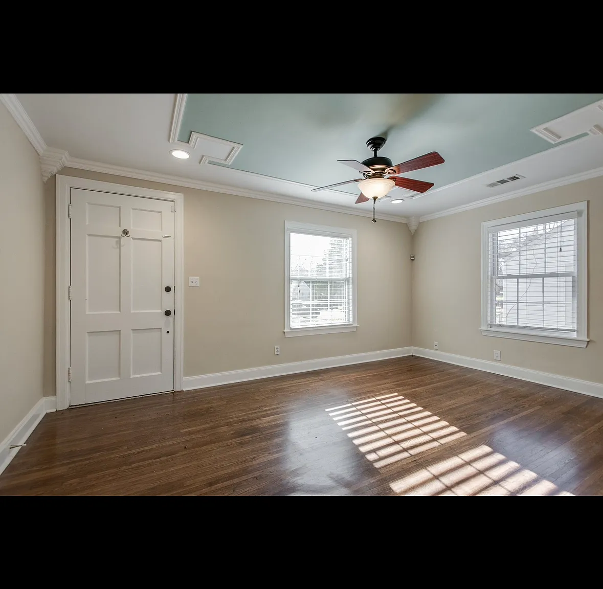 1143 Kirkland Ave — Photo 2