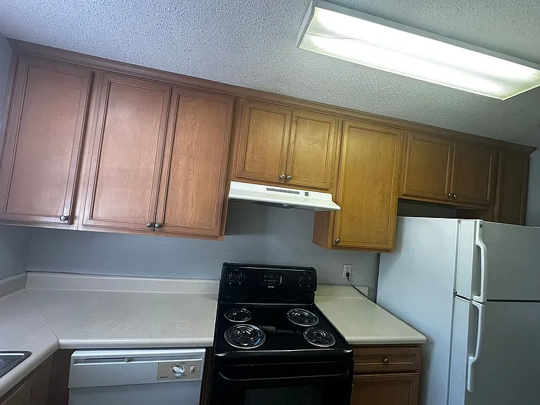 Center Town Condominiums — Photo 77