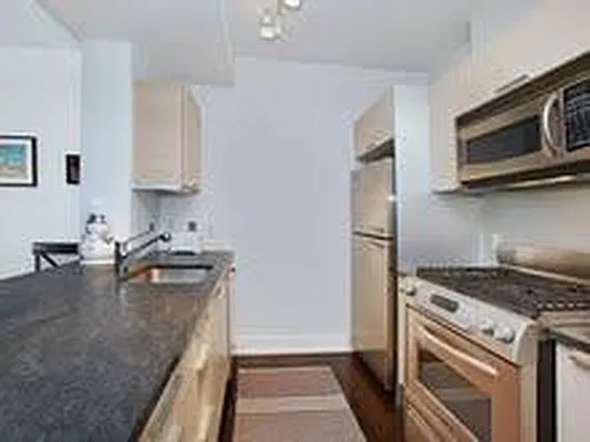 Rented by Domus Realty | media 17