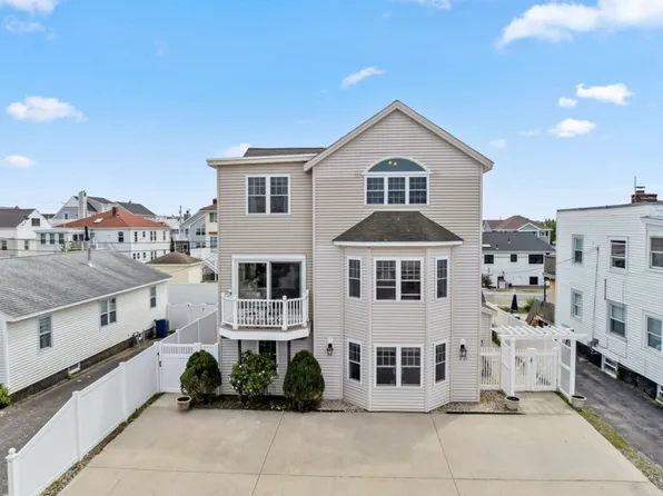 72 Plymouth St, Seabrook, NH