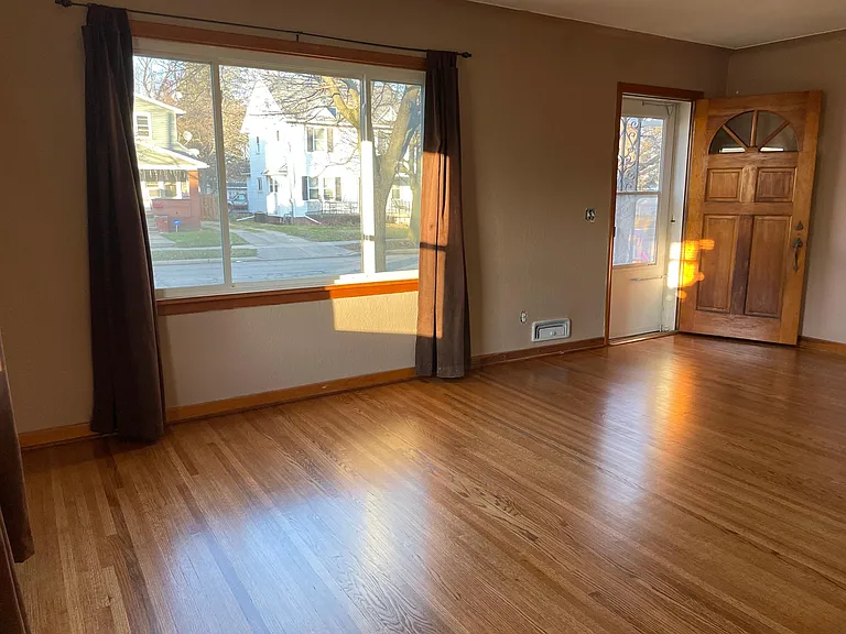 921 Eleanor Ave — Photo 4