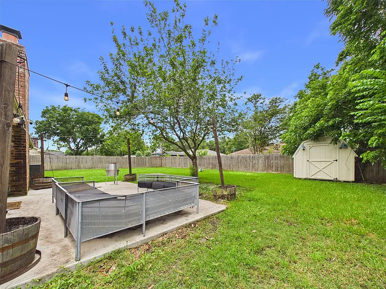 2612 Perry Ln — Photo 25