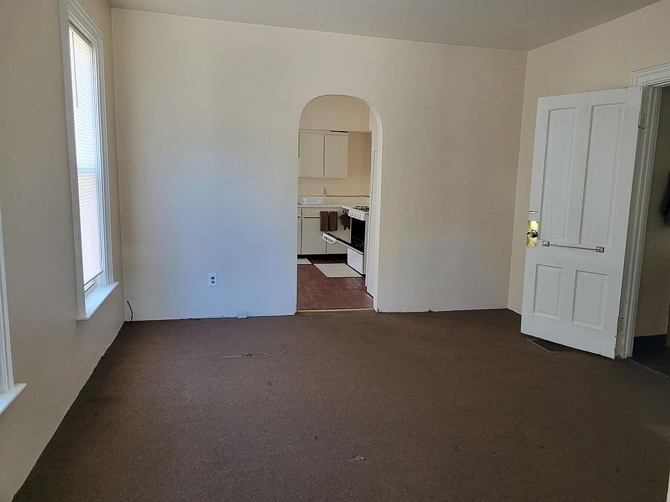 1st image of 559 E 10th St Floor 1