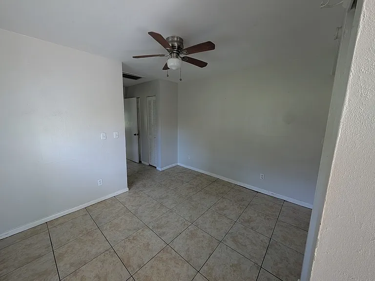 663 Avenue J NW #2 — Photo 3