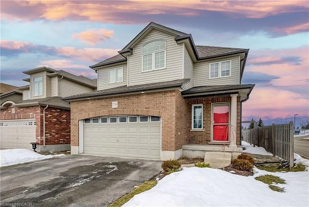 739 Frontenac Cres photo 1
