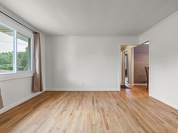 4th image of 1400 Golden Dr