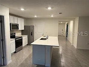 3 bed, 2.0 bath, 1615 sqft, $2,400 — Photo 3
