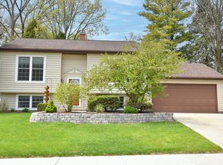 1885 Blackhawk Dr, Grafton, WI 53024