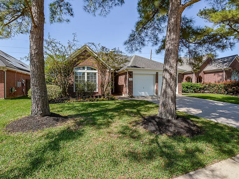 3815 Summerfield Dr — Photo 1