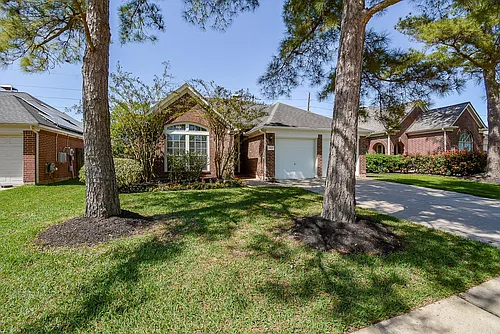 3815 Summerfield Dr Photo 1