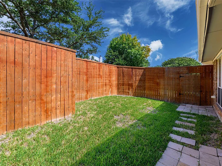 2324 Dyers Oak Dr — Photo 9