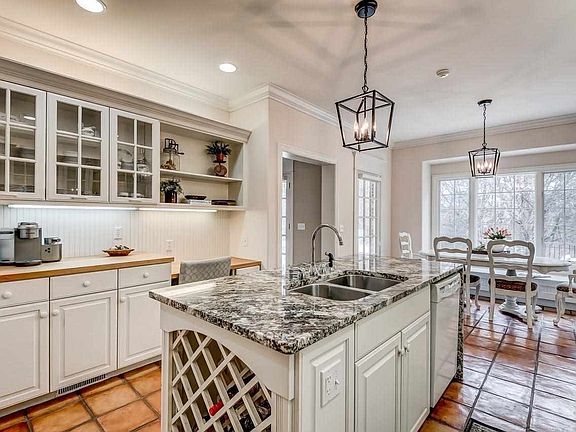 5th image of 2123 S Oak Trail Dr