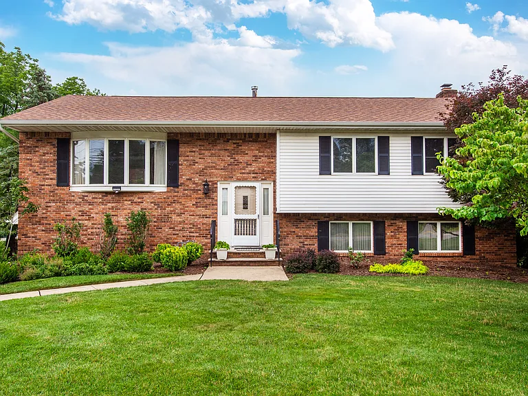 14 Hinchman Ave — Photo 1