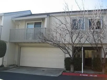 20315 Northglen Sq photo 1