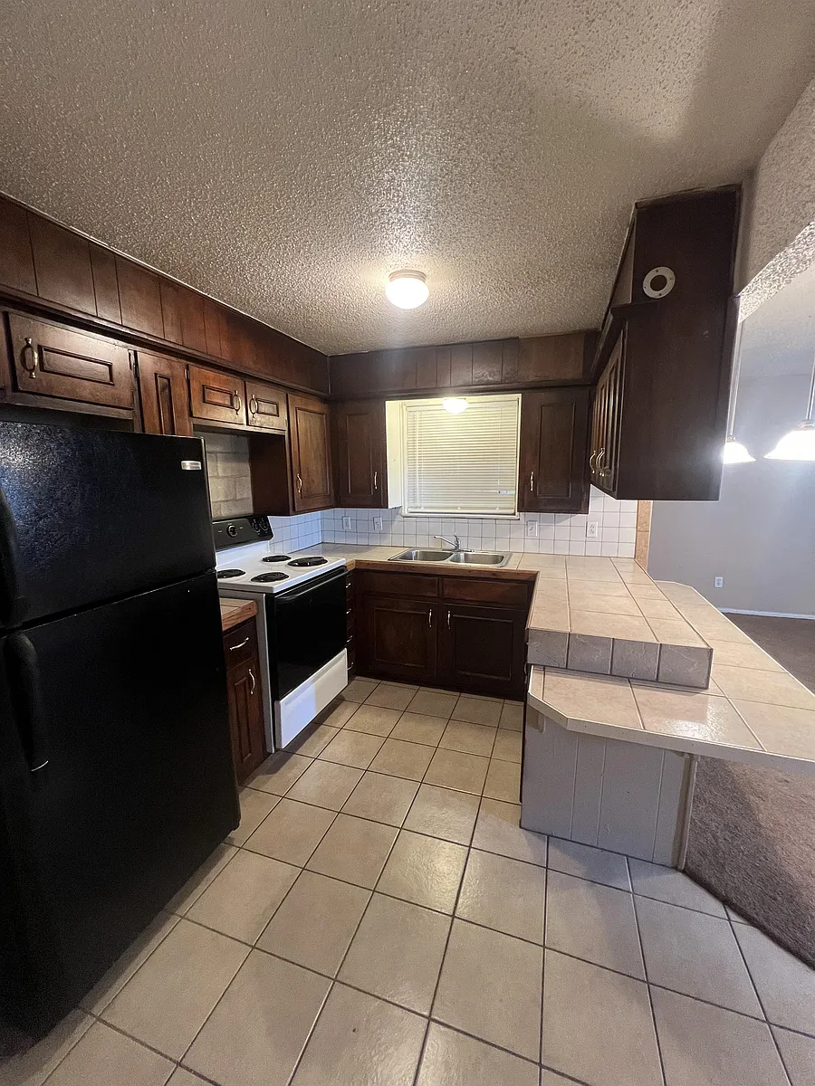 Building Photo - 124 Temple Ave #5