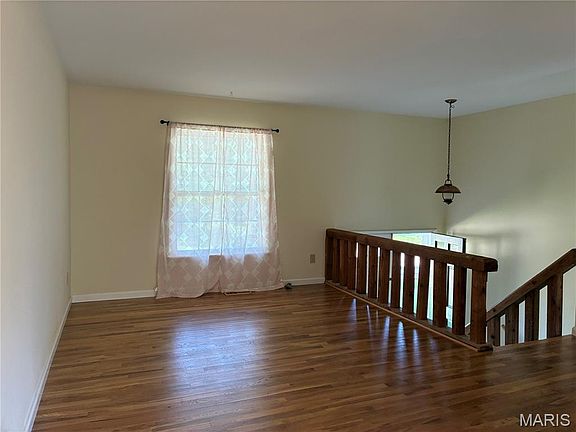5th image of 396 Genoa Dr