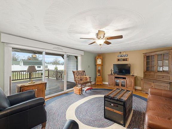 2nd image of 584 Fairoaks Blvd