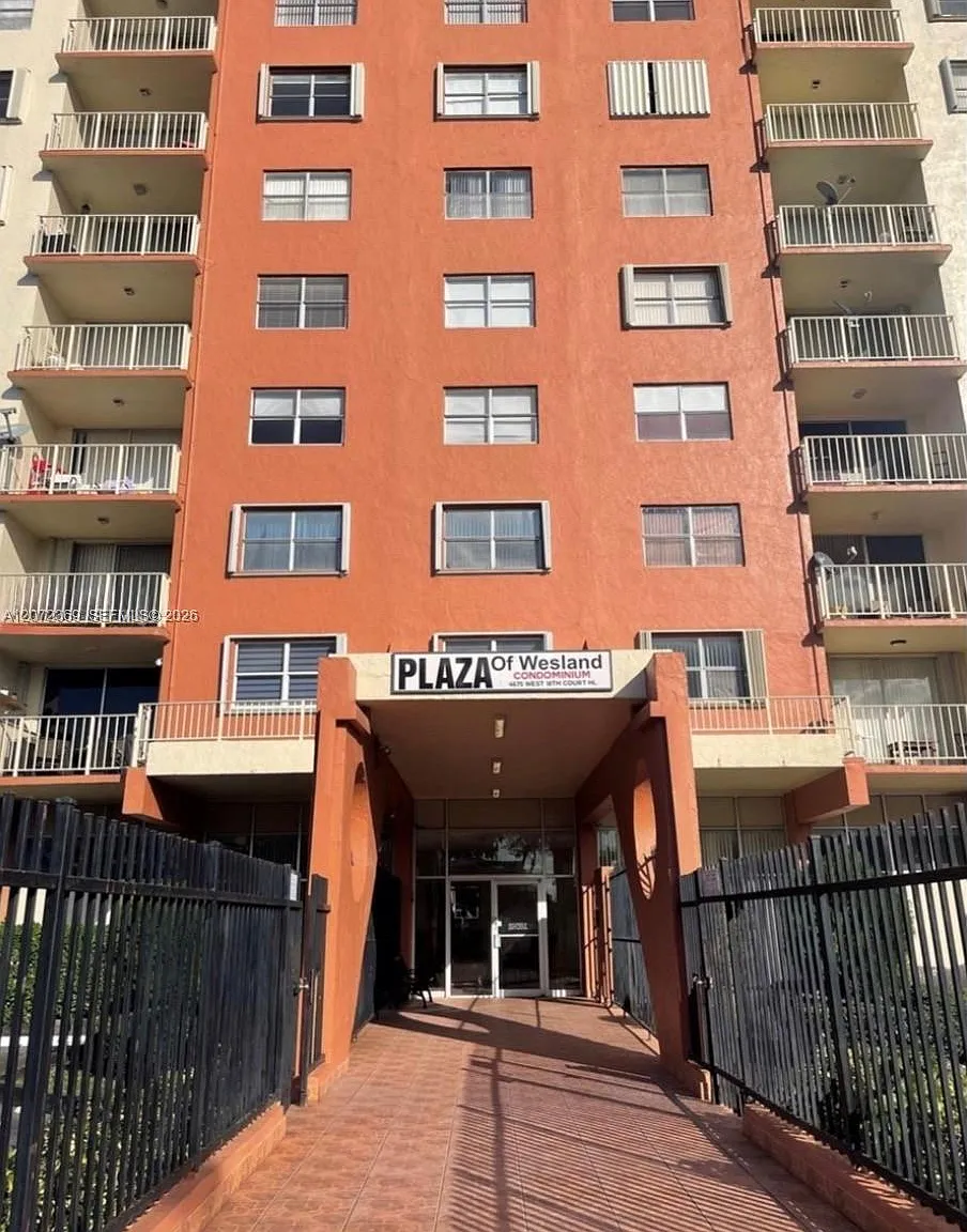 Plaza Of Westland Condo — Photo 3