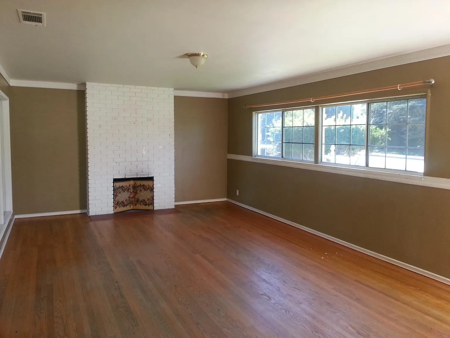 3637 Washington St — Photo 2