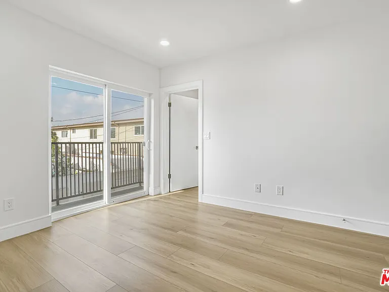 2057 2/4 S Garth Ave — Photo 15