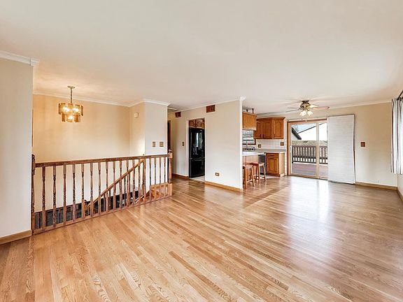 5th image of 387 Lakewood Dr
