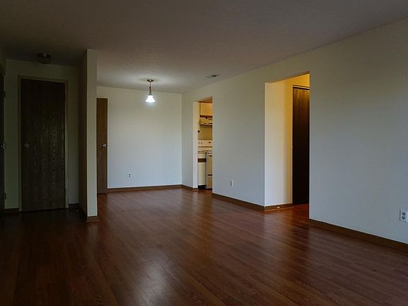 3rd image of 521 Martin Luther King Dr W APT 37