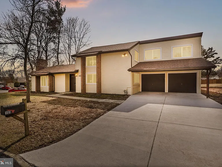 103 Farmington Ln — Photo 1