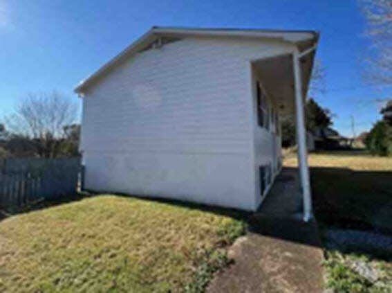 2nd image of 634 Oak Grove Rd