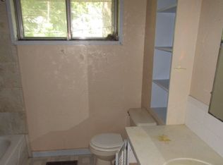 13822 8th St, Grandview, MO 64030