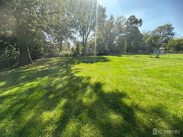 9 Holly Rd — Photo 3